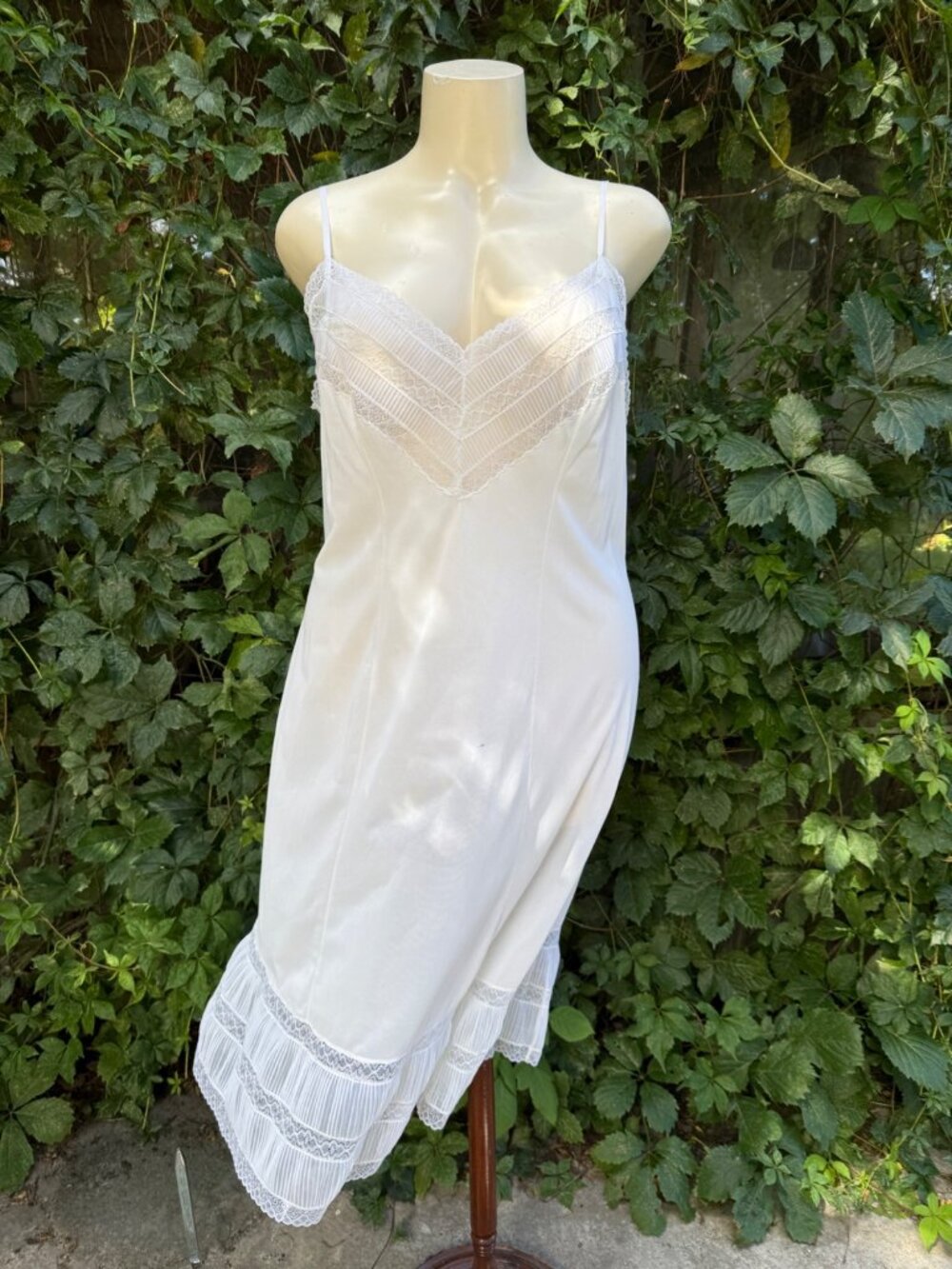 50s Delicate White Slip Dress Spaghetti Strap V-Neck Lace & Pleat Trim Sz 52